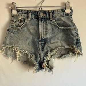 Zara Women’s Size 0 Distressed Denim Cut Off Jean Shorts